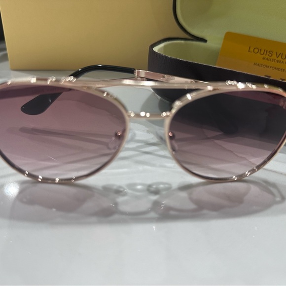 LV Aviator glasses - Picture 9 of 13